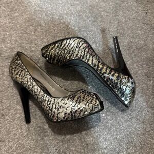 Chic Black and Silver Patterned Heels